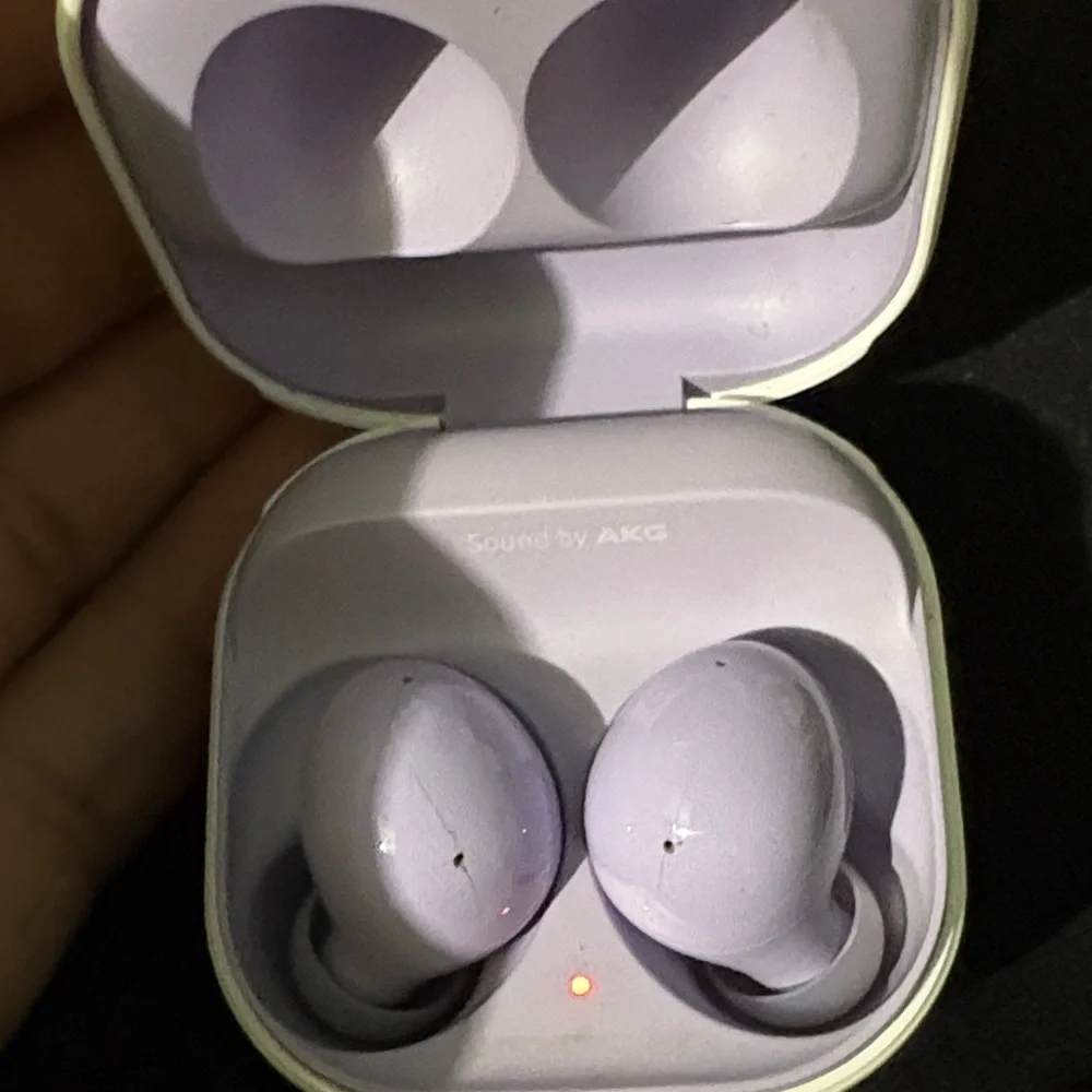 Samsung White Earbud Headphones